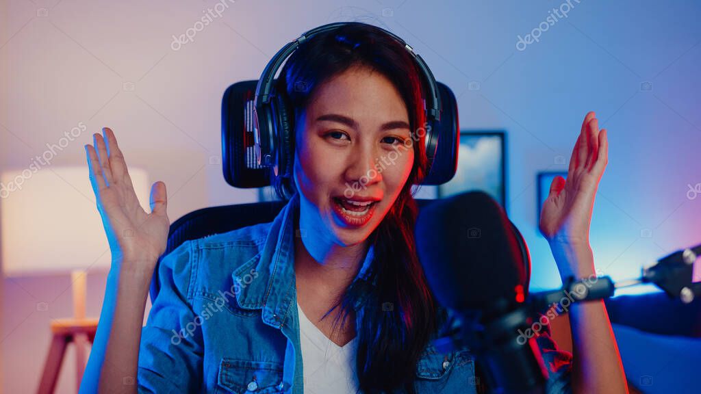 Blog-Teaser mit neonfarbenen Cyberpunk-Elementen